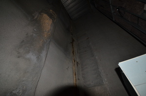 https://archive.abp.unimelb.edu.au/objects/images/Construction/Images/Basement/Basement water leaks/Water tank at retention wall/DSD_0013.JPG