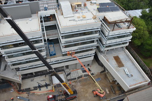 https://archive.abp.unimelb.edu.au/objects/images/Construction/Images/Facades/Zinc screens & access platforms/Access platforms/DSC_5349.JPG