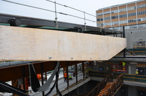 https://archive.abp.unimelb.edu.au/objects/images/Construction/Images/LVL roof beams & coffers/Installation/DSC_5249.JPG