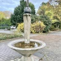 130.0018 Ohly_Friesenheim_Brunnen.jpg