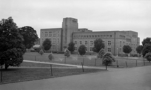 The Lake completely filled and converted into Union Lawn later called Concrete lawn with completed New Chemistry Building.