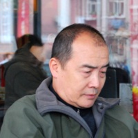 https://upload.wikimedia.org/wikipedia/commons/7/73/Wang_Lixiong.jpg