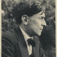 https://upload.wikimedia.org/wikipedia/commons/0/03/José_Carlos_Mariátegui_in_1929.jpg