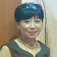 https://upload.wikimedia.org/wikipedia/commons/d/d5/Tibetan_writer-_blogger_Tsering_Woeser_on_26_March_2009_from_Voice_of_America's_Chinese_service.jpg