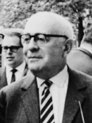 https://upload.wikimedia.org/wikipedia/commons/1/18/Theodor_W._Adorno.jpg